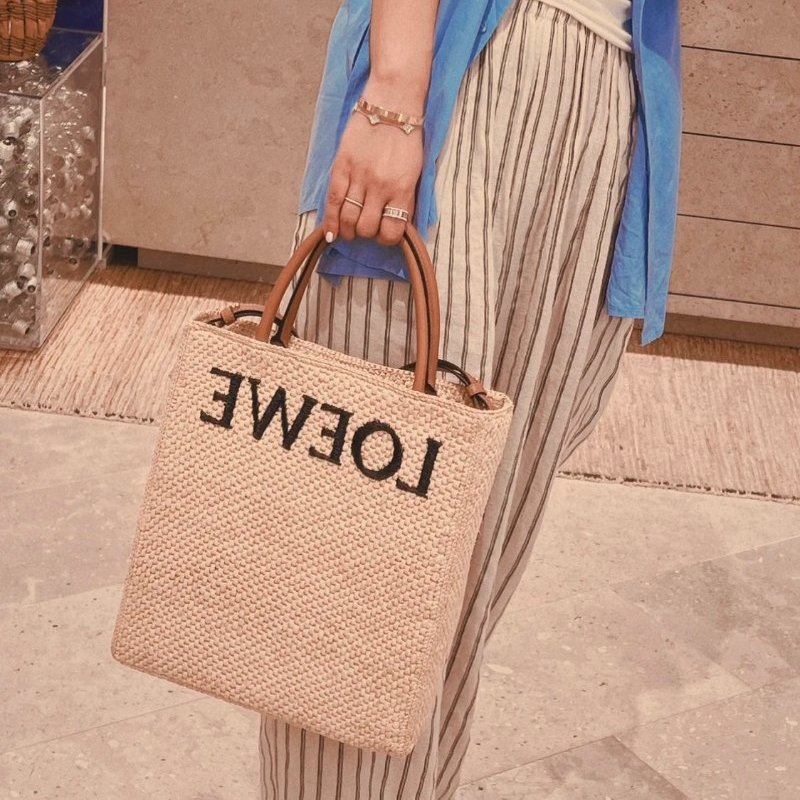 🎉新品好折扣✨Loewe 酒椰纖維標準 A4 草編包 附可斜背長肩帶 原色-10