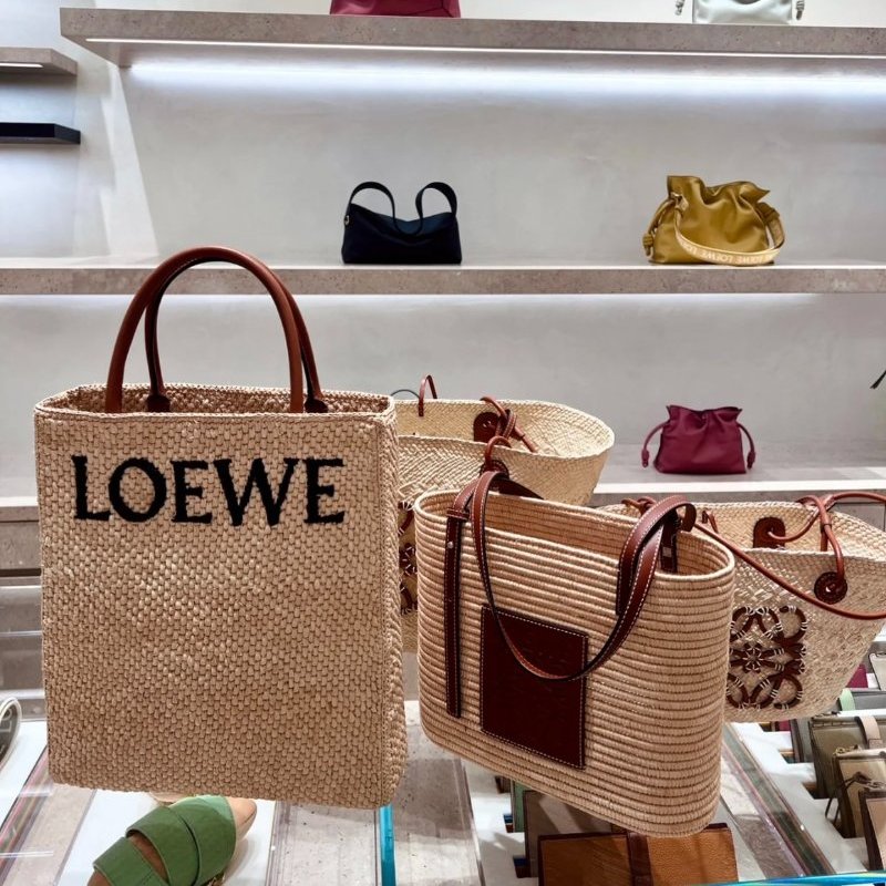 🎉新品好折扣✨Loewe 酒椰纖維標準 A4 草編包 附可斜背長肩帶 原色-11