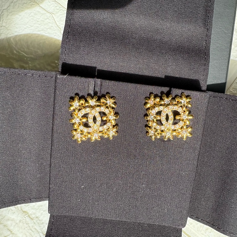 Chanel 金色小花方圈鑽飾耳環 針式耳環 耳釘-0