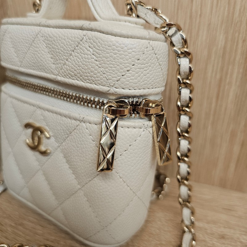 Chanel香奈兒 白荔枝皮金釦mini斜背化妝包-5