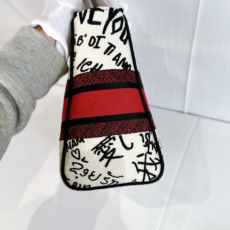 莉亞精品♡ Dior情人節限定 黛妃包 全新閒置品-5