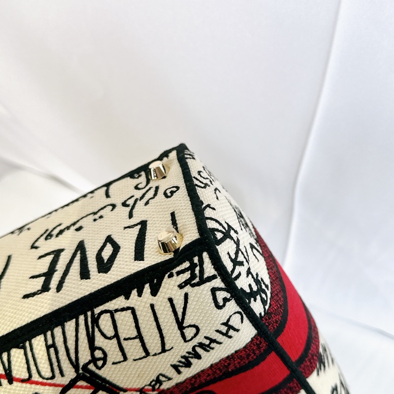 莉亞精品♡ Dior情人節限定 黛妃包 全新閒置品-10
