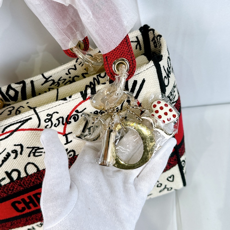 莉亞精品♡ Dior情人節限定 黛妃包 全新閒置品-11