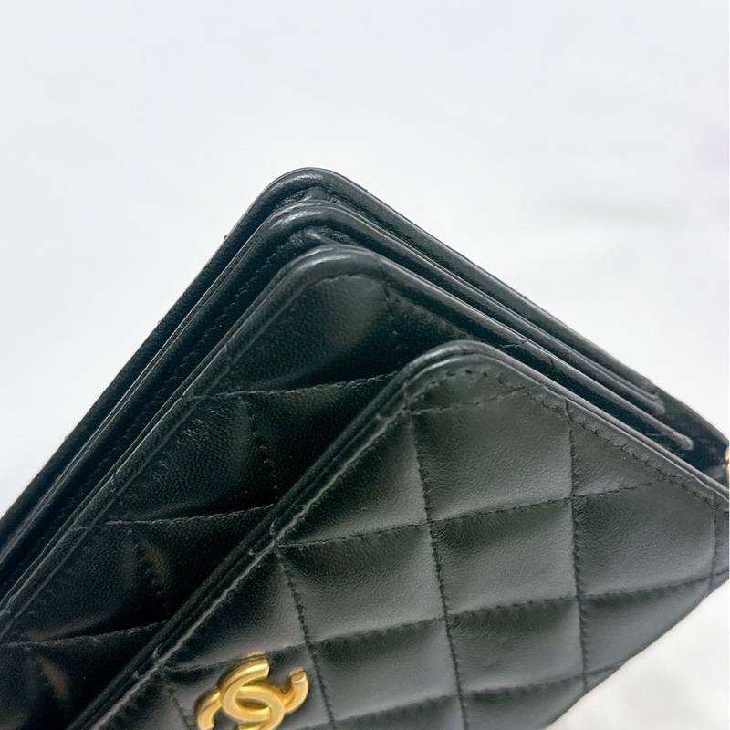 莉亞精品♡ Chanel 黑金荷葉邊包 二手美包-6