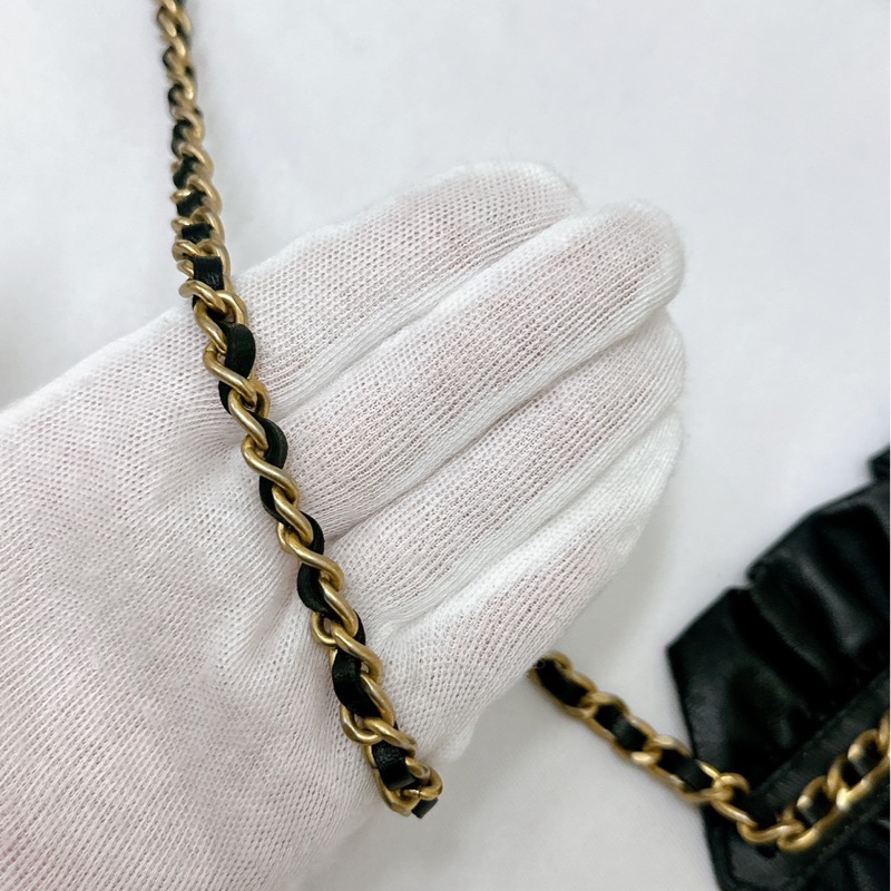 莉亞精品♡ Chanel 黑金荷葉邊包 二手美包-13