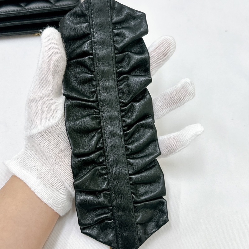 莉亞精品♡ Chanel 黑金荷葉邊包 二手美包-16