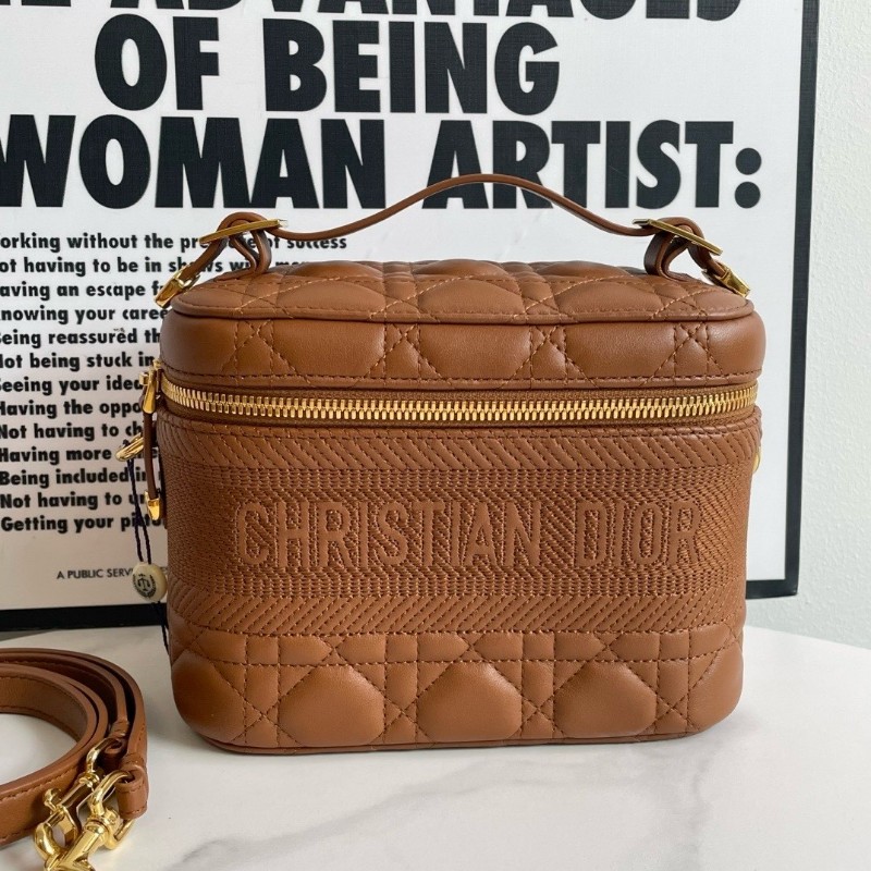 DIOR 迪奧化妝包 焦糖色 經典藤格紋肩背包-0