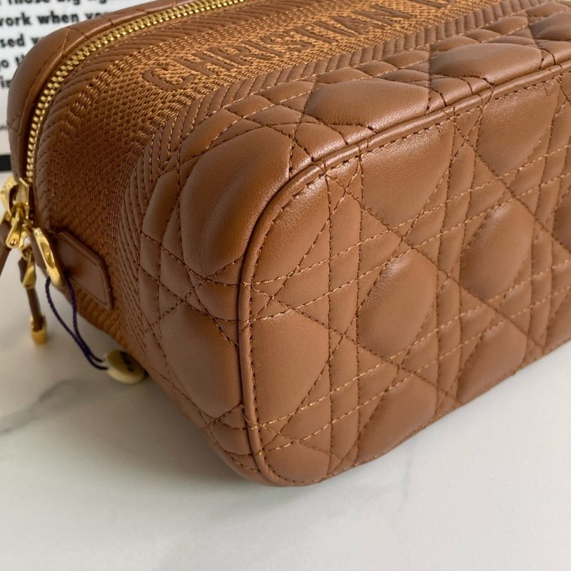 DIOR 迪奧化妝包 焦糖色 經典藤格紋肩背包-4