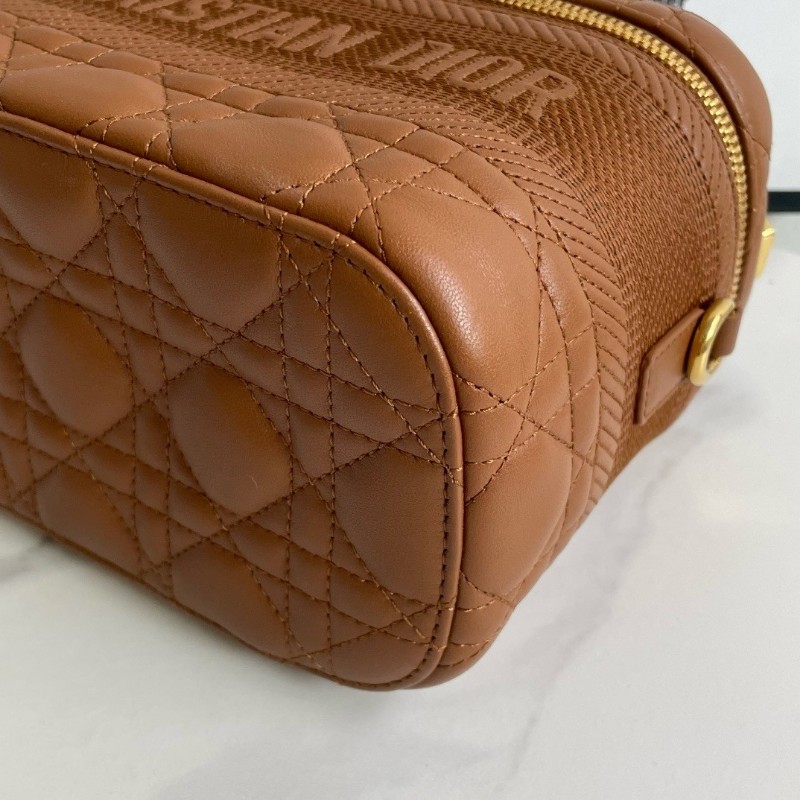 DIOR 迪奧化妝包 焦糖色 經典藤格紋肩背包-5