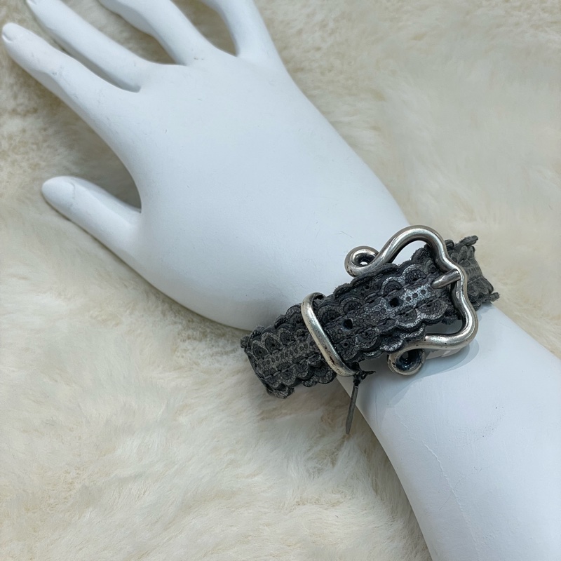 Bottega Veneta 銀灰色真皮手帶 XA080-1