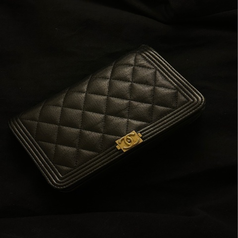 Chanel Boy Woc 保證正品背過幾次,有正常使用痕跡。全配紙盒紙袋等等..