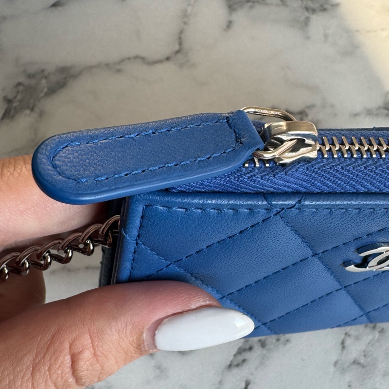 Chanel藍色羊皮銀雙C L型拉鍊零錢包👛-8