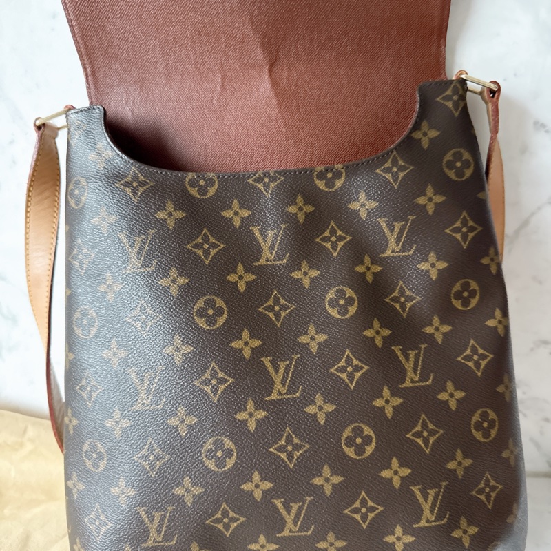 LV 翻蓋老花王菲包-23