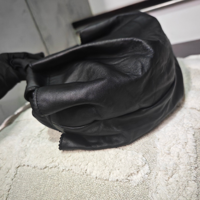 近新閒置商品 Loewe 雲朵空氣水餃包/小款-16