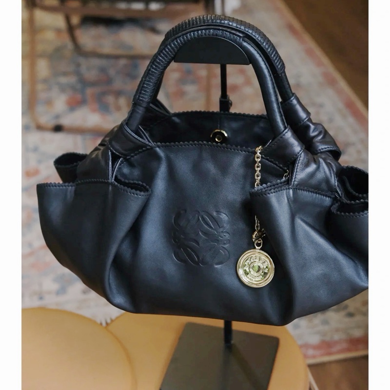 近新閒置商品 Loewe 雲朵空氣水餃包/小款-1