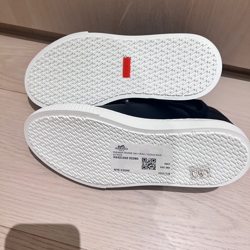全新Kelly 黑色鉚釘鞋-2