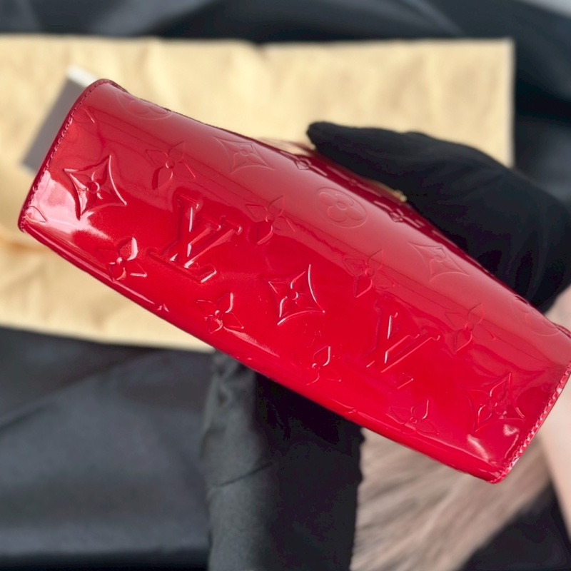 LV 紅色漆皮拉鍊盥洗包-2