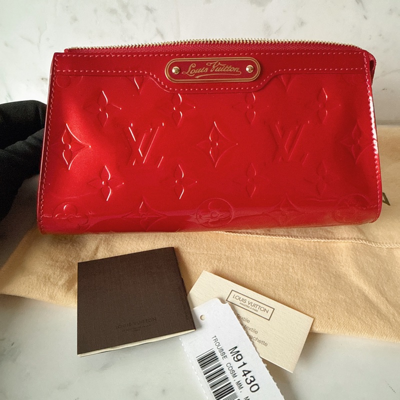 LV Louis vuitton 紅色漆皮拉鍊盥洗包化妝包收納包-0