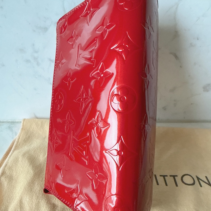 LV Louis vuitton 紅色漆皮拉鍊盥洗包化妝包收納包-4
