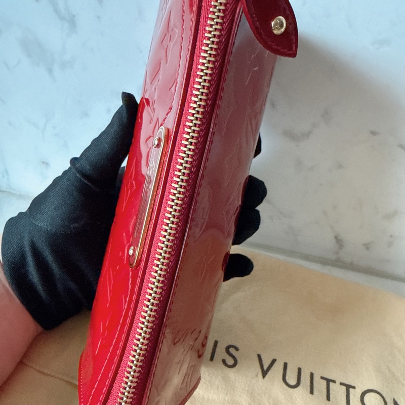 LV Louis vuitton 紅色漆皮拉鍊盥洗包化妝包收納包-7