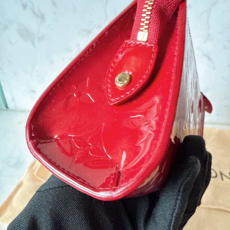 LV Louis vuitton 紅色漆皮拉鍊盥洗包化妝包收納包-11