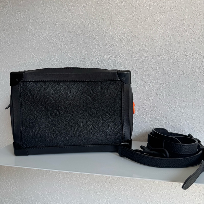 LV黑壓紋皮革方形箱包-0