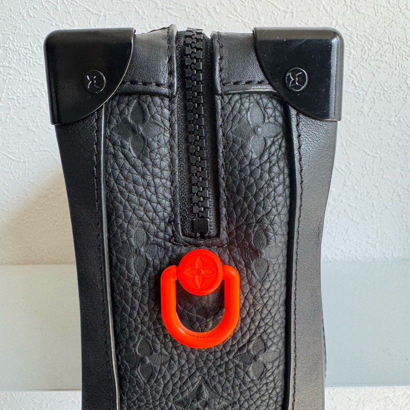 LV黑壓紋皮革方形箱包-4