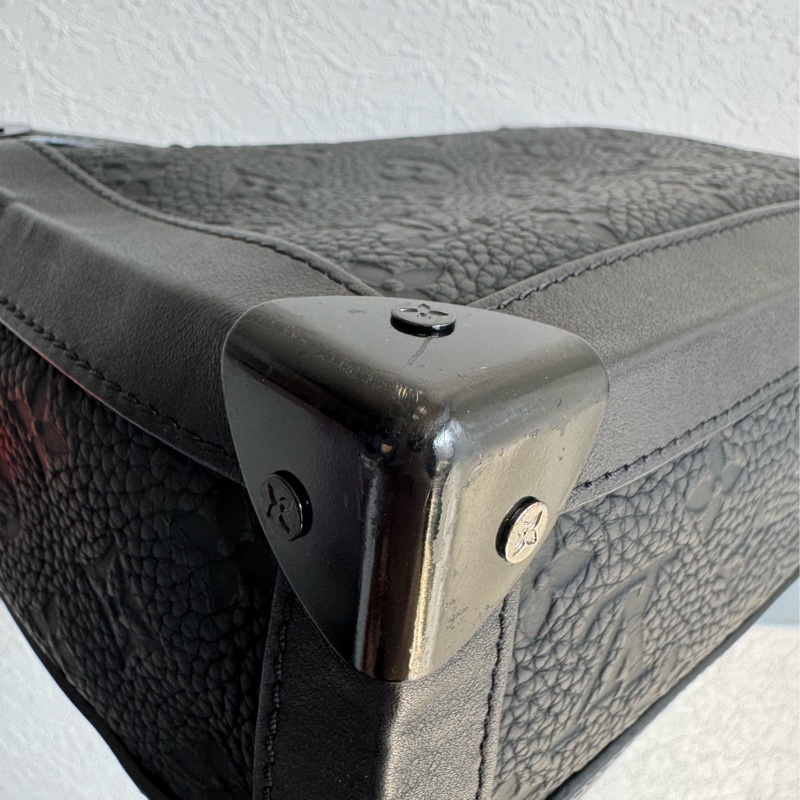 LV黑壓紋皮革方形箱包-7