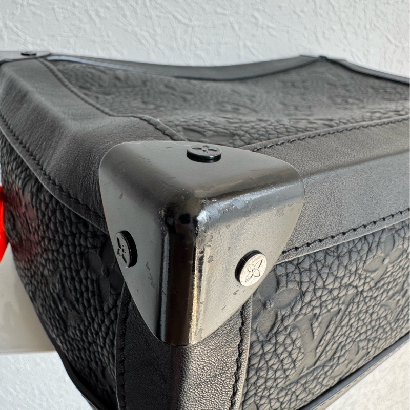 LV黑壓紋皮革方形箱包-10