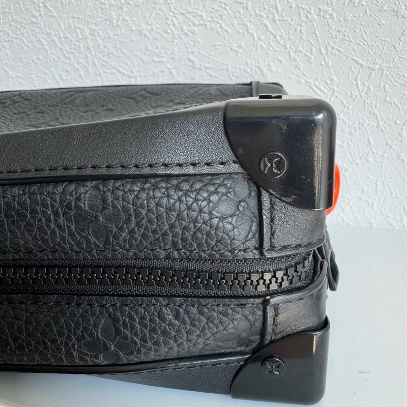 LV黑壓紋皮革方形箱包-18