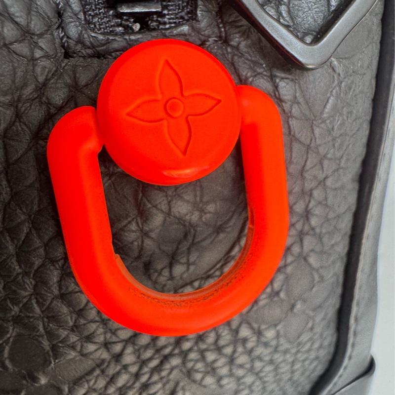 LV黑壓紋皮革方形箱包-22