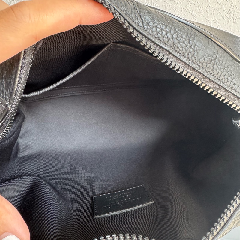 LV黑壓紋皮革方形箱包-24