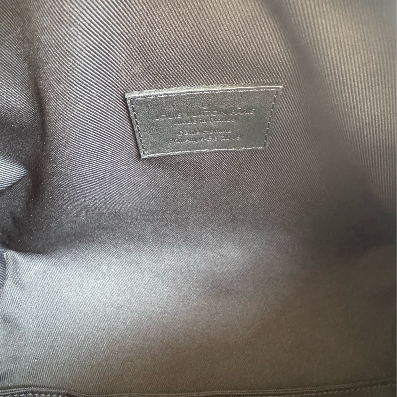 LV黑壓紋皮革方形箱包-29