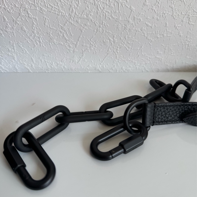 LV黑壓紋皮革方形箱包-35