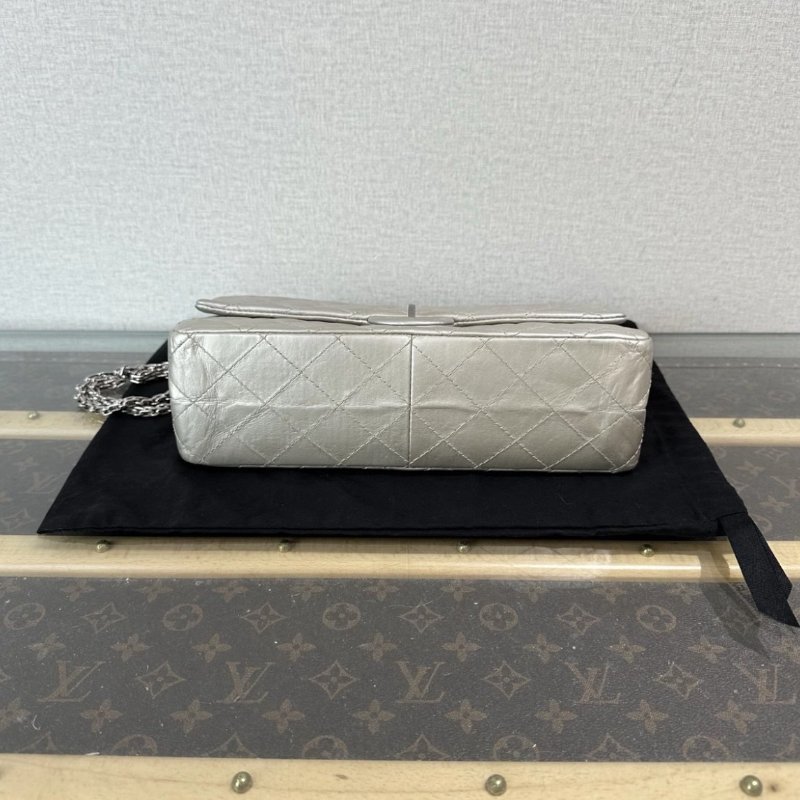 CHANEL 銀扣2.55中號肩背斜背鏈條包 28*18*8 99新配件塵袋保卡-3