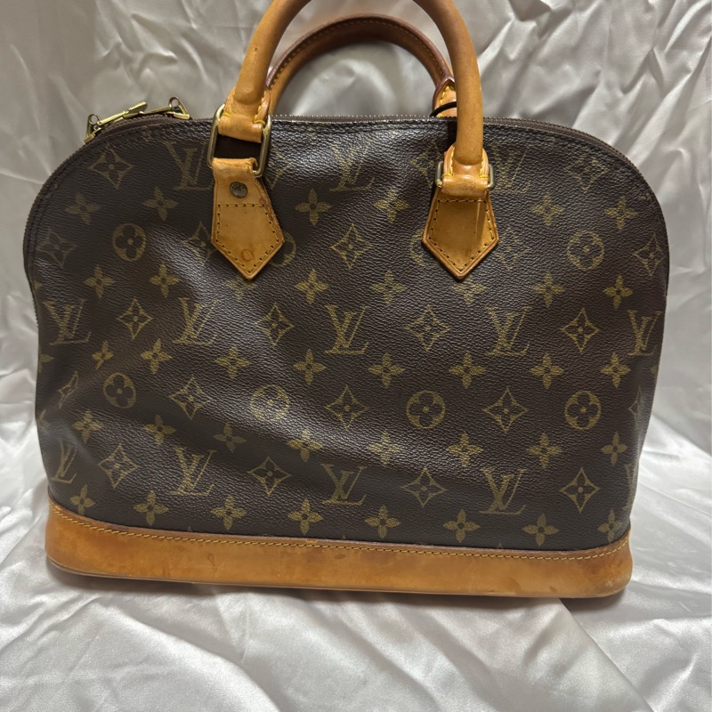 LV Alma PM 貝殼包-9