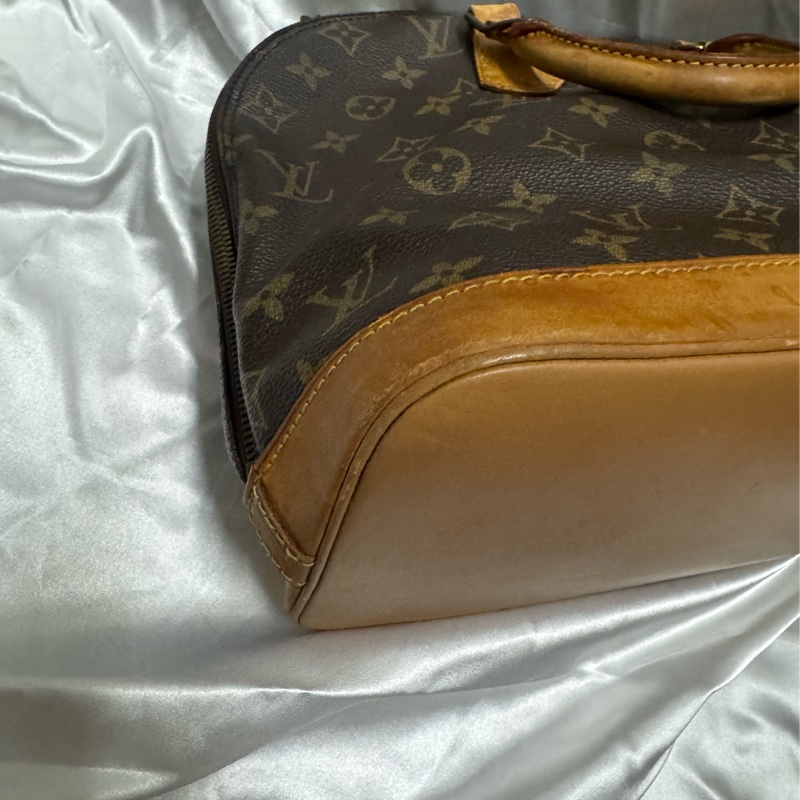 LV Alma PM 貝殼包-11