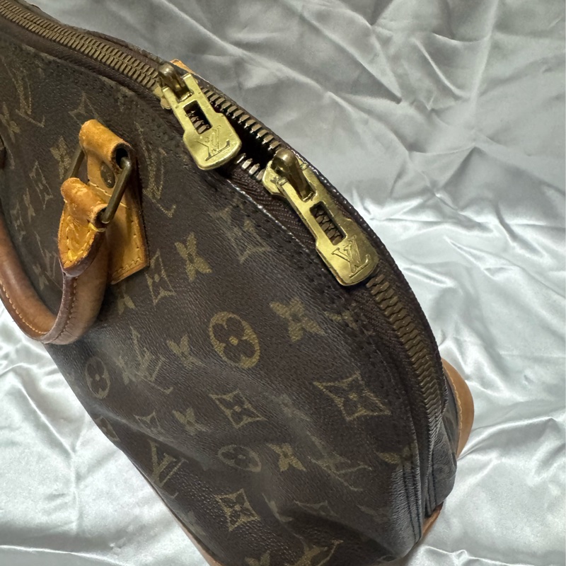 LV Alma PM 貝殼包-17