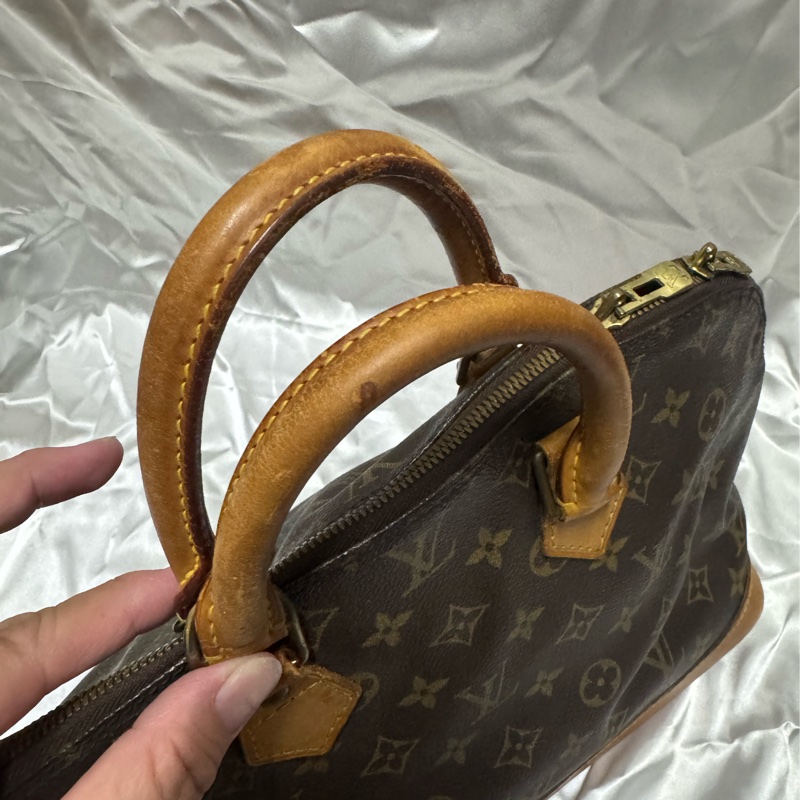 LV Alma PM 貝殼包-18