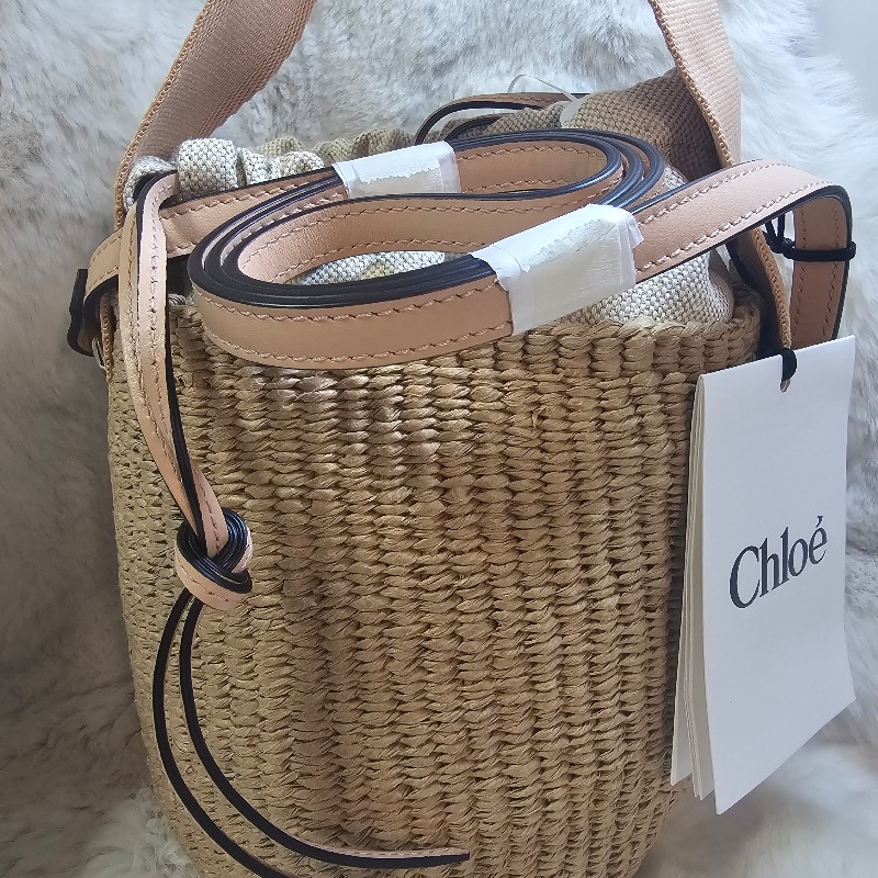 全新 CHLOE 蔻依 Horse Medal 小型 奔馬小牛皮草編水桶包 菜籃包-2