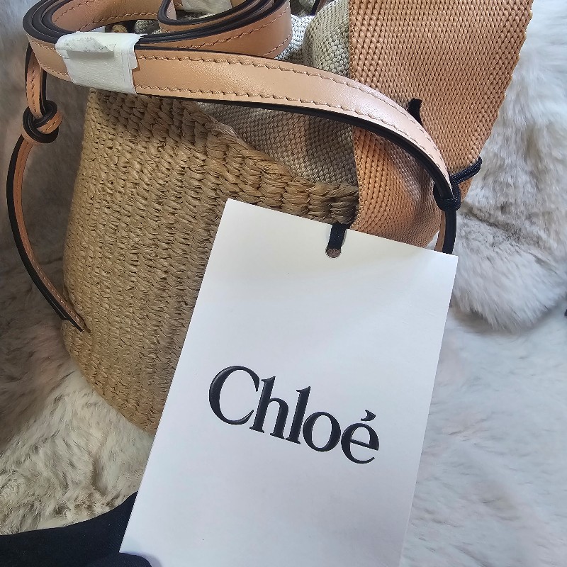 全新 CHLOE 蔻依 Horse Medal 小型 奔馬小牛皮草編水桶包 菜籃包-4
