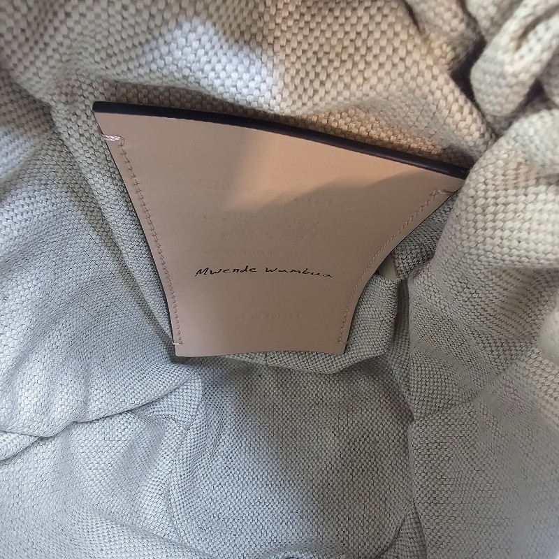 全新 CHLOE 蔻依 Horse Medal 小型 奔馬小牛皮草編水桶包 菜籃包-6