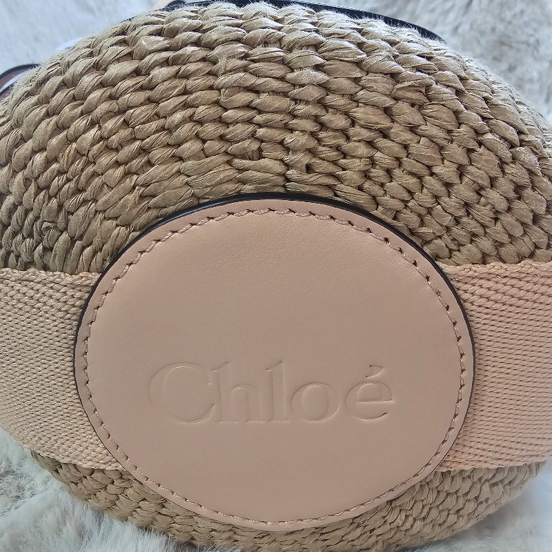 全新 CHLOE 蔻依 Horse Medal 小型 奔馬小牛皮草編水桶包 菜籃包-10