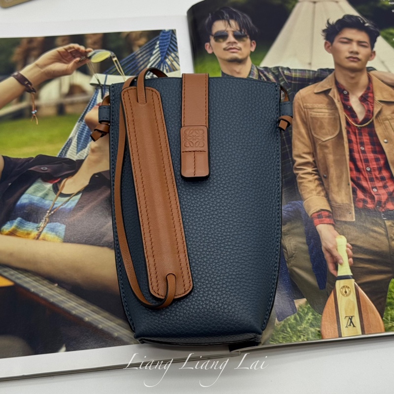 LOEWE 羅威 Pocket 經典小牛皮藍/咖撞色斜背手機包-0