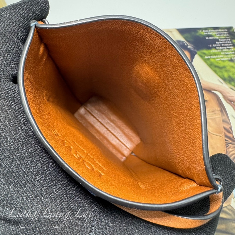 LOEWE 羅威 Pocket 經典小牛皮藍/咖撞色斜背手機包-7