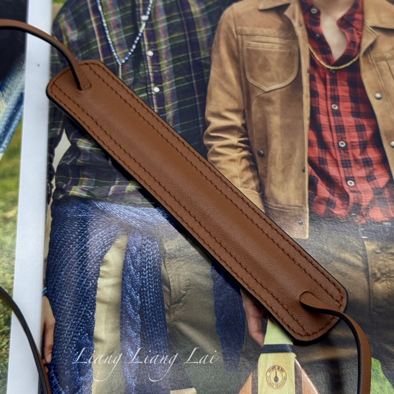 LOEWE 羅威 Pocket 經典小牛皮藍/咖撞色斜背手機包-20