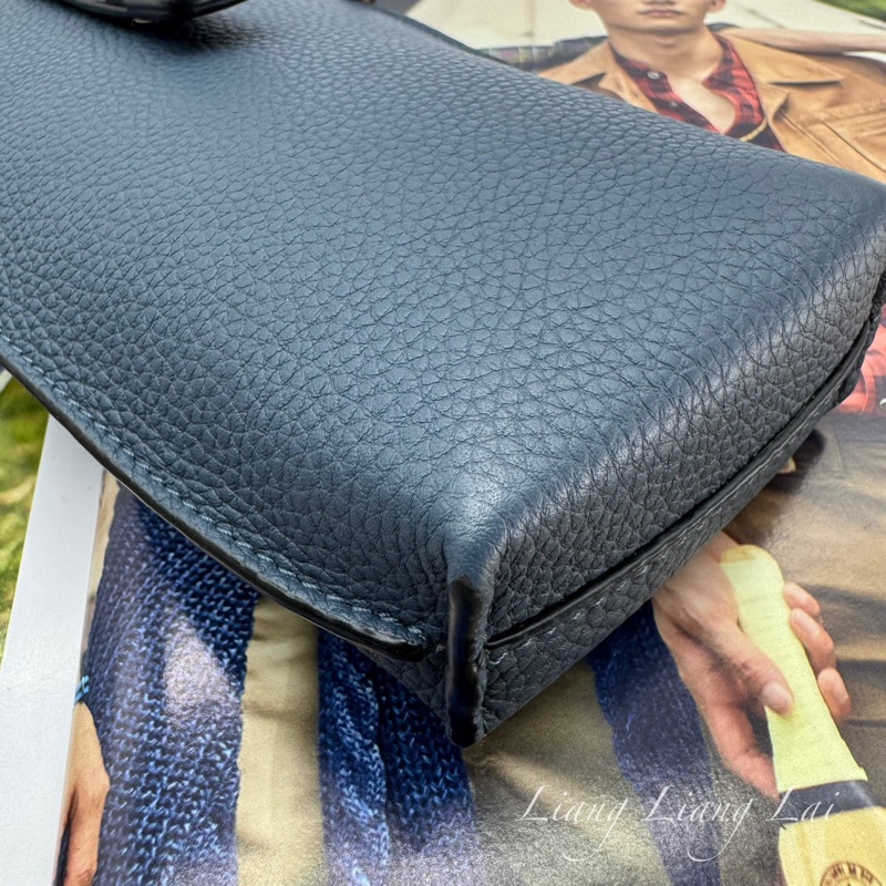 LOEWE 羅威 Pocket 經典小牛皮藍/咖撞色斜背手機包-22