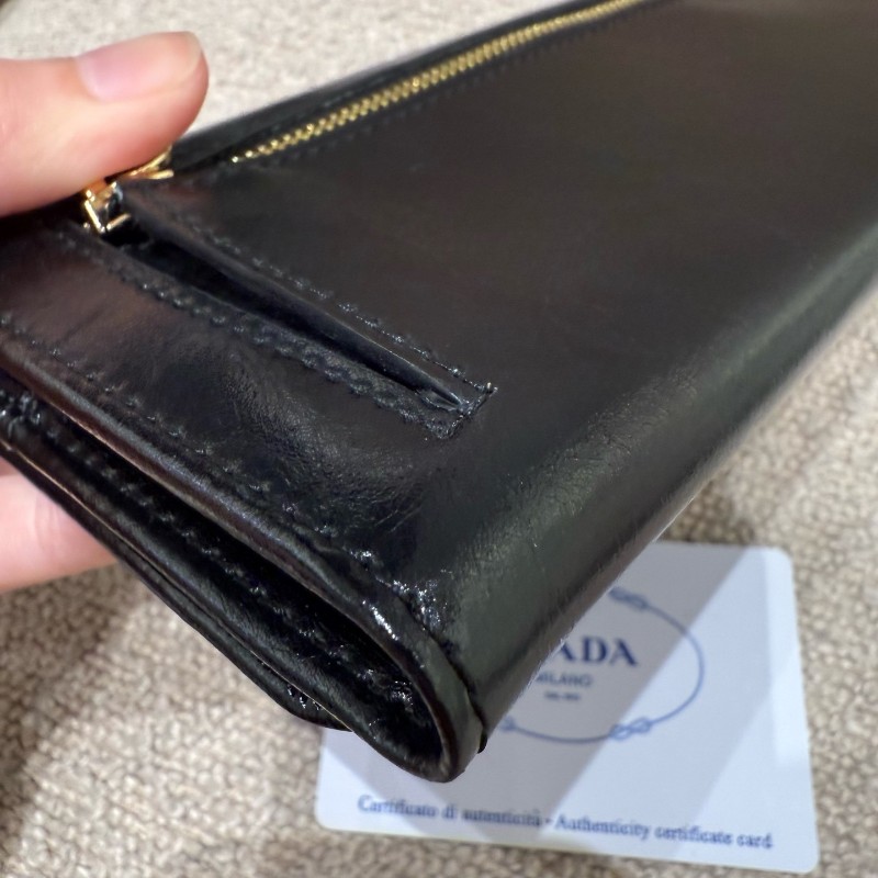 Prada 黑色油蠟皮長夾銀包錢包-6