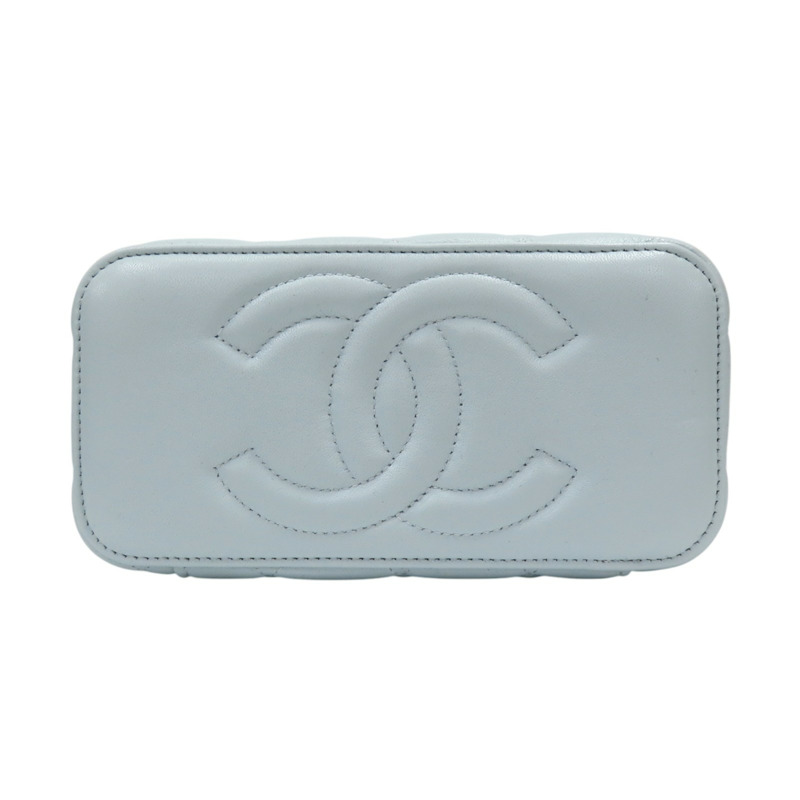 淺藍色羊皮 金球 Pearl Crush Vanity Case 化妝包 肩背包【CHANEL 香奈兒】 AP2303-3