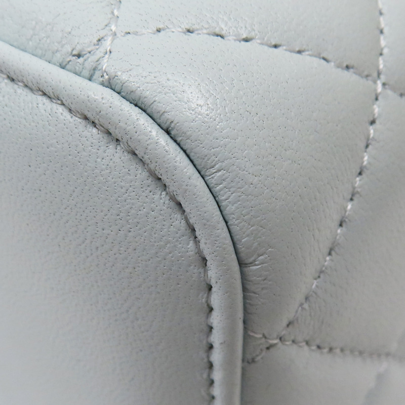 淺藍色羊皮 金球 Pearl Crush Vanity Case 化妝包 肩背包【CHANEL 香奈兒】 AP2303-10